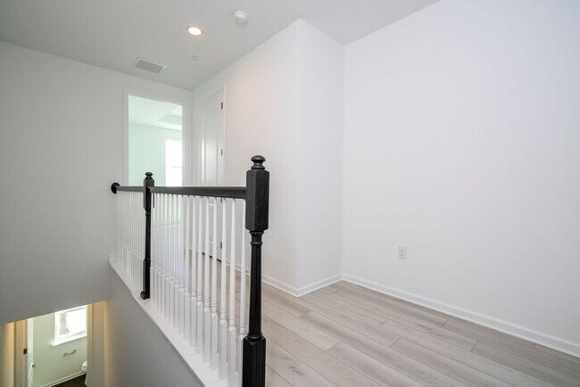 Building Photo - Modern 3-Bedroom 3.5-Bath Townhome with EV Charger, Smart Home Features, 2-Car Garage & Resort-St...