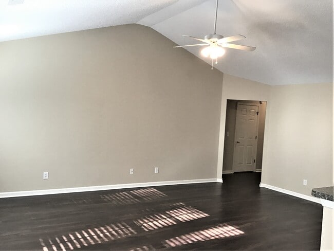 Building Photo - 5037 Thornton Dr