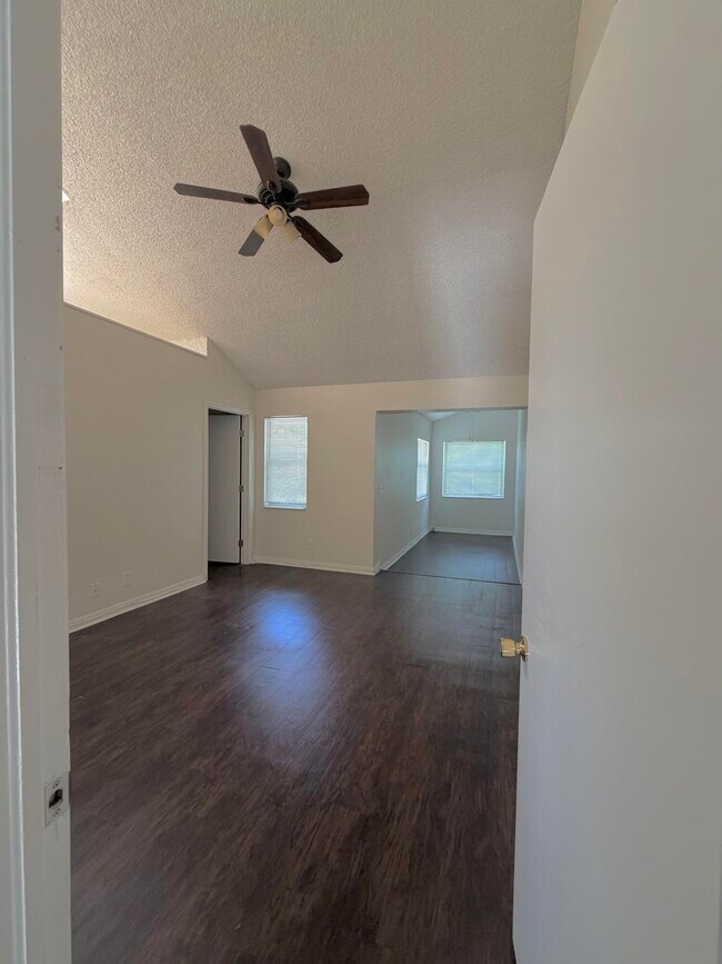 Building Photo - 13790 Bottlebrush Ct