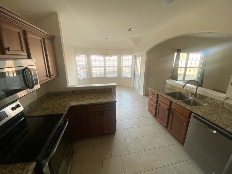 Building Photo - 3609 Scarlet Ln