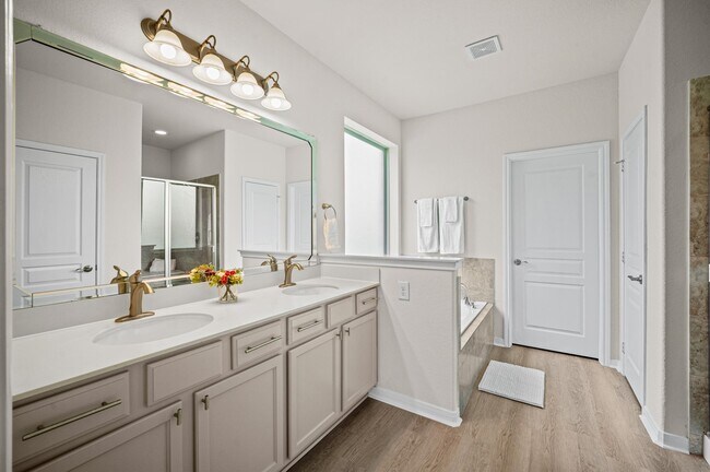 Building Photo - 10 Log House Ct