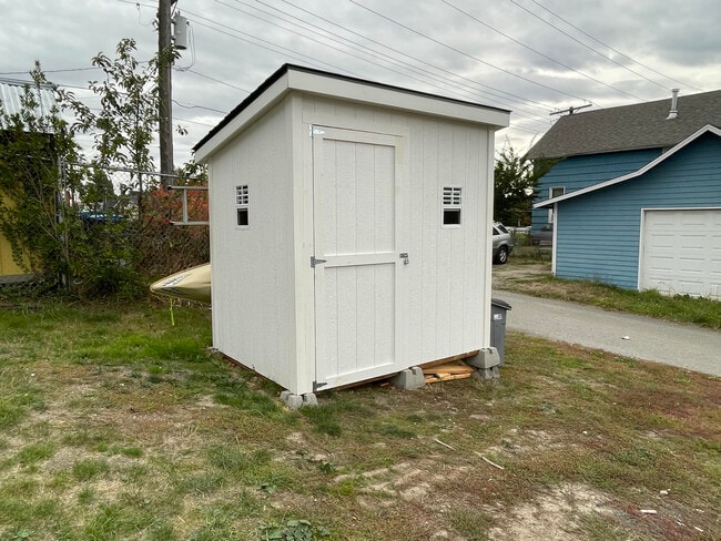 Shed - 1109 Cogean Ave