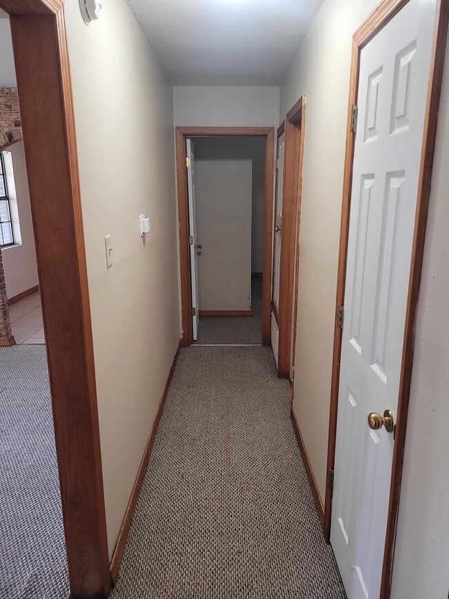 Building Photo - 2907 W Park Dr