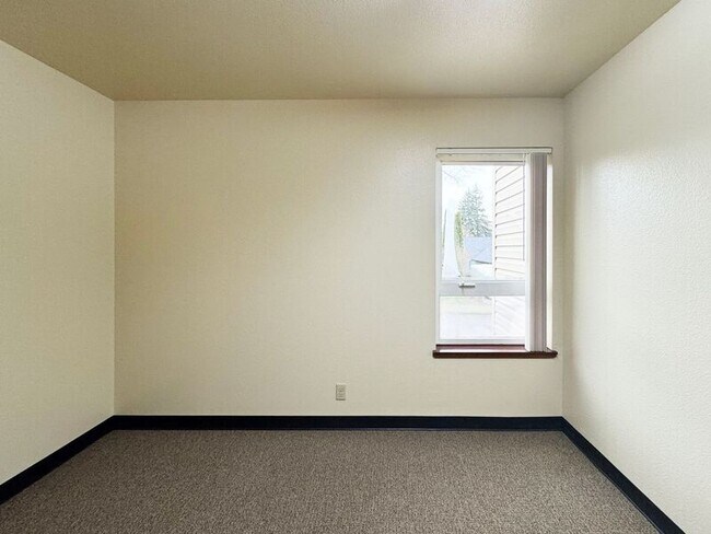 Building Photo - 2077 Lemuria St