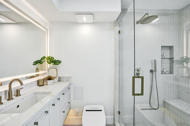 Building Photo - 209 N Fort Lauderdale Beach Blvd