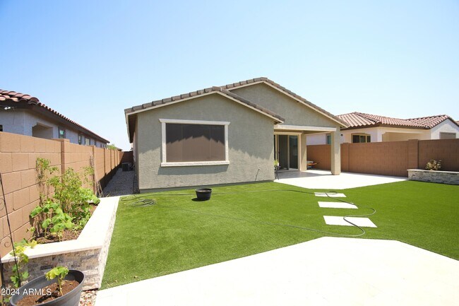 Building Photo - 1651 W Piedmont Rd