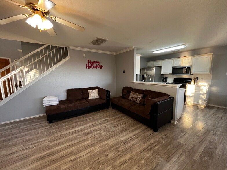 Building Photo - 1005 Betty Baker Cove