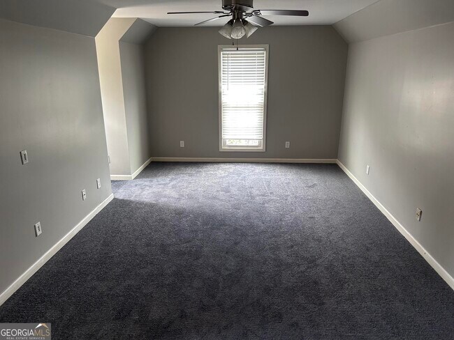 Building Photo - 4901 Planters Walk