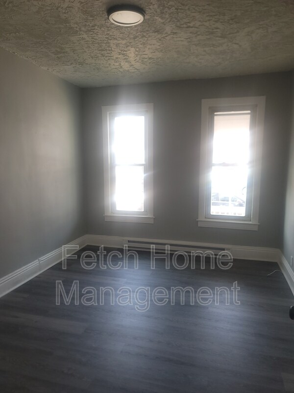 Building Photo - 264 W Cottage Pl