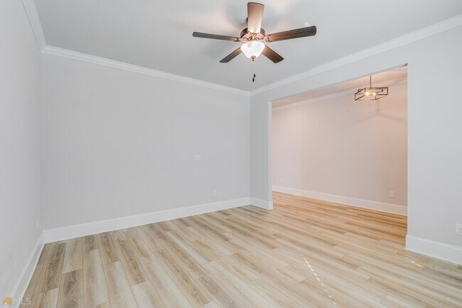 Building Photo - 322 Caledonia Ct