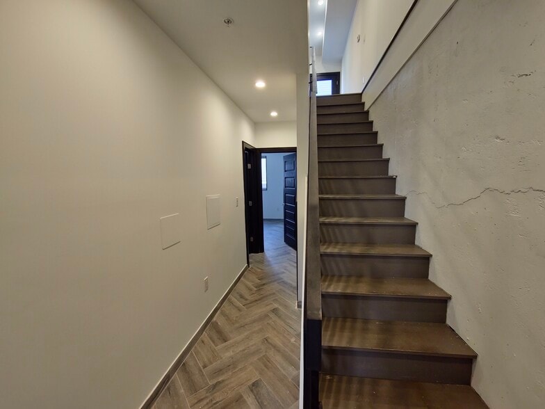 Building Photo - 519 N 38th St