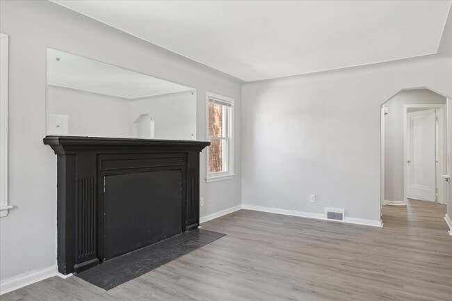 Building Photo - 17326 Mansfield St