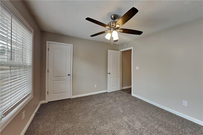 Building Photo - 85 Ellen Glen Way