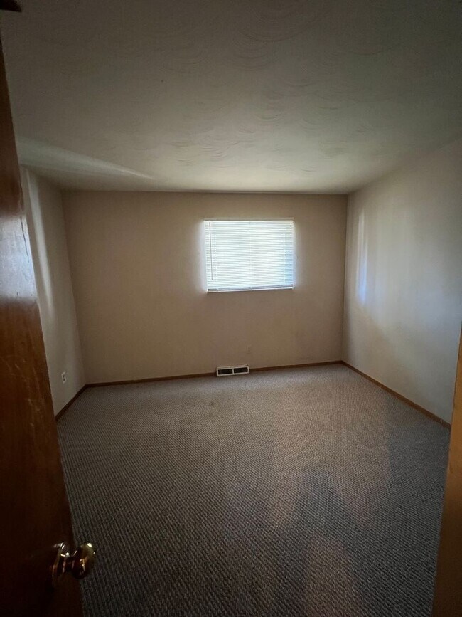 Building Photo - Nicholas538