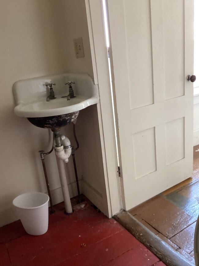 Building Photo - 48 Front St