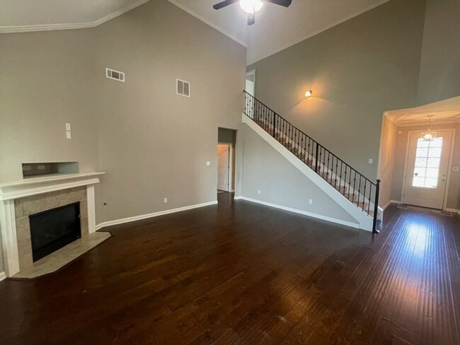 Building Photo - Centerhill Schools, beautiful corner lot w...