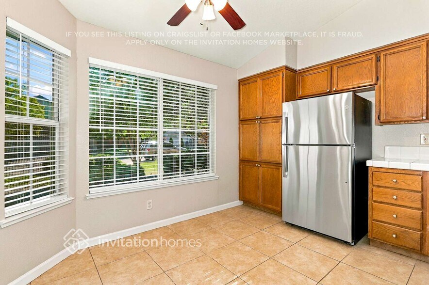 Building Photo - 8441 Solitude Ct