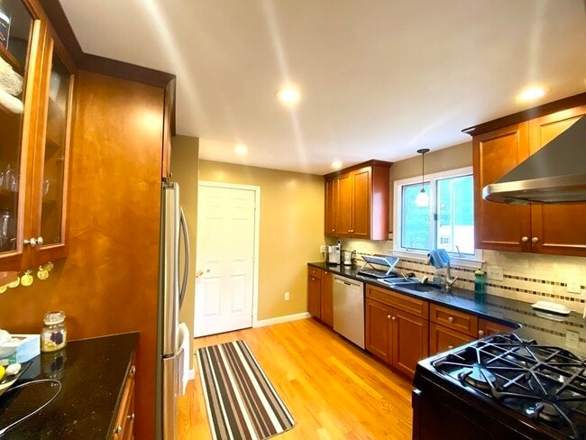 Building Photo - 24 Arbor Dr