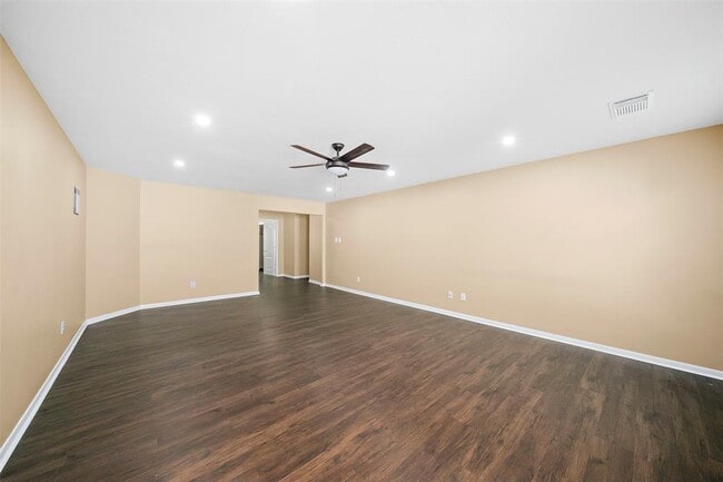 Building Photo - 8301 Seagull Ln