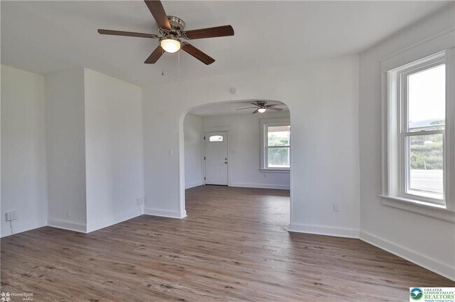 Building Photo - 1660 Main St