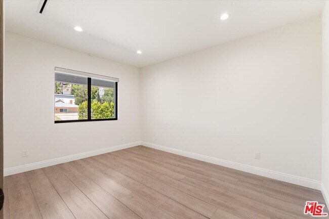 Building Photo - 11700 Woodley Ave