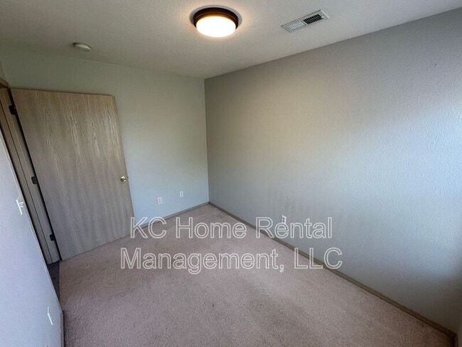 Building Photo - 2128 Highridge Dr