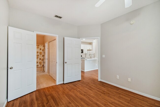 Building Photo - 4307 Bayside Village Dr