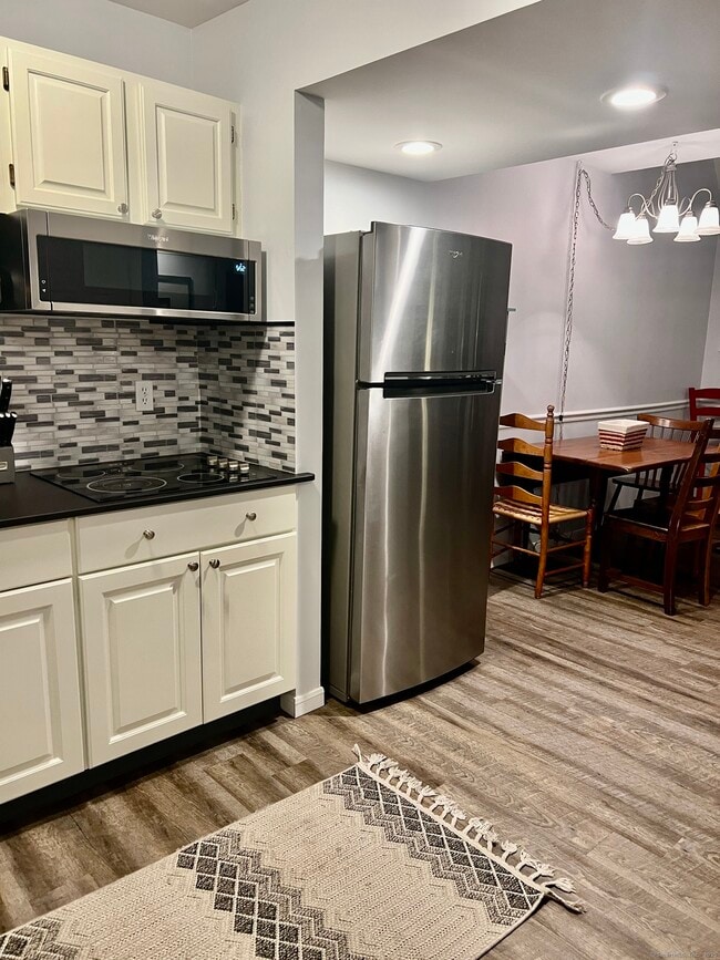 Building Photo - 1623 Old Pond Ln