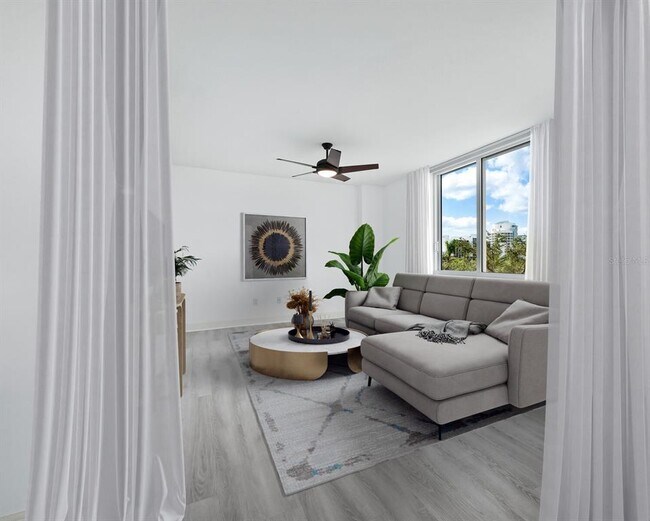 Building Photo - 800 N Tamiami Trl