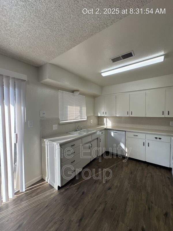 Building Photo - 3637 W Colonial Ave