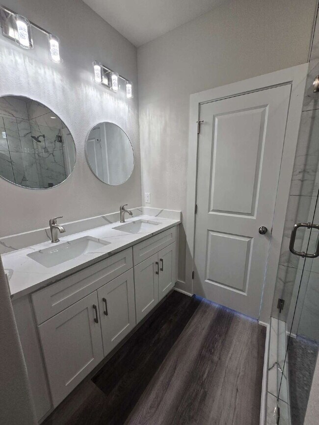 Building Photo - "New 3-Bed Oasis with Quartz Finishes and Modern Look!