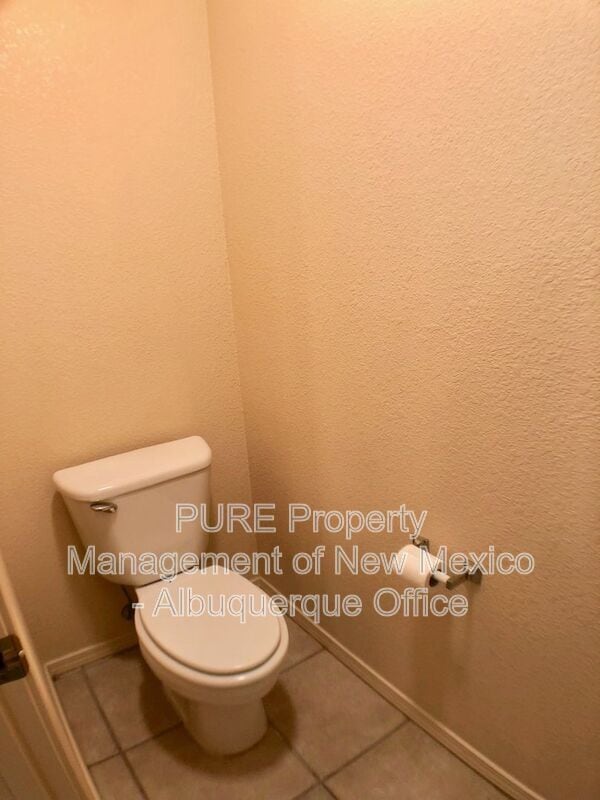 Building Photo - 4905 Kingsway Dr