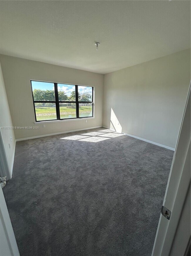 Building Photo - 2112 Appleton Cir S