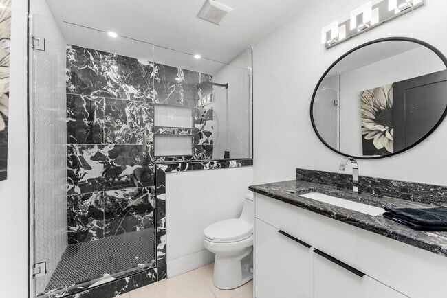 Building Photo - 2874 Grand Ave SW