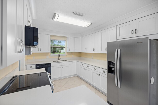 Building Photo - 349 Primrose Cir