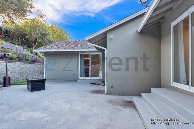 Building Photo - 341 Malcolm Ave