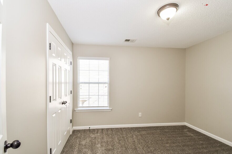 Building Photo - 7868 Ridgedale Dr
