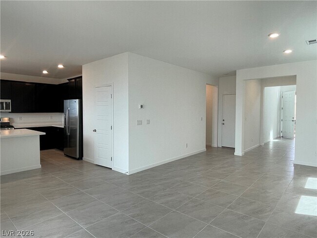 Building Photo - 6841 Chargehand Ave