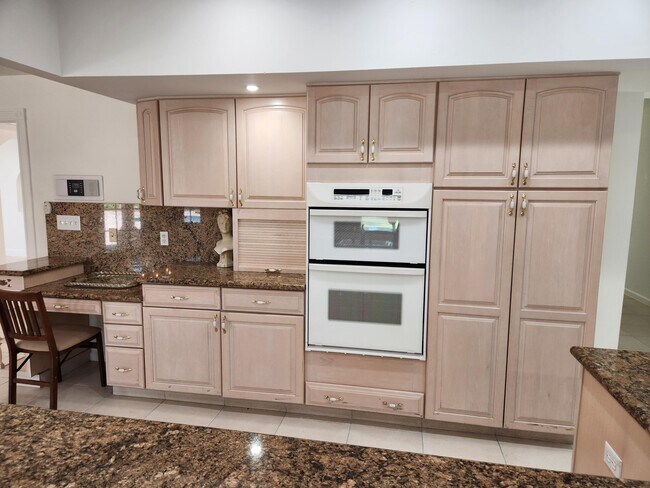 Building Photo - 17885 Fieldbrook Cir E