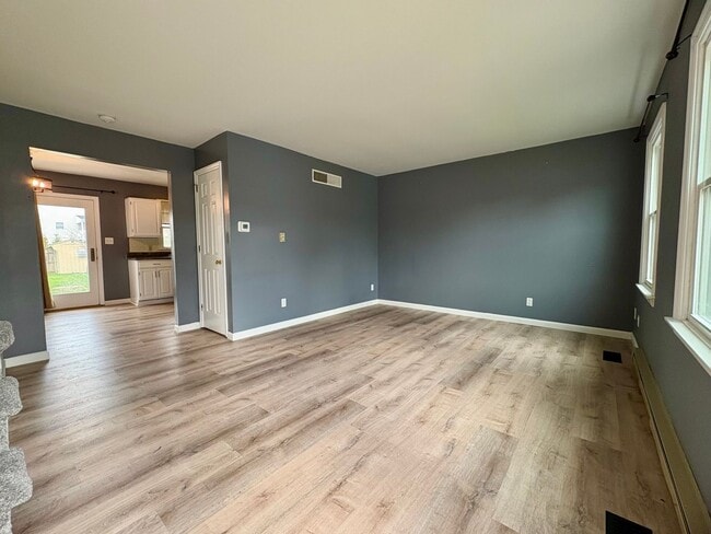 Building Photo - 3 Bedroom 1.5 Bathroom in Elizabethtown!