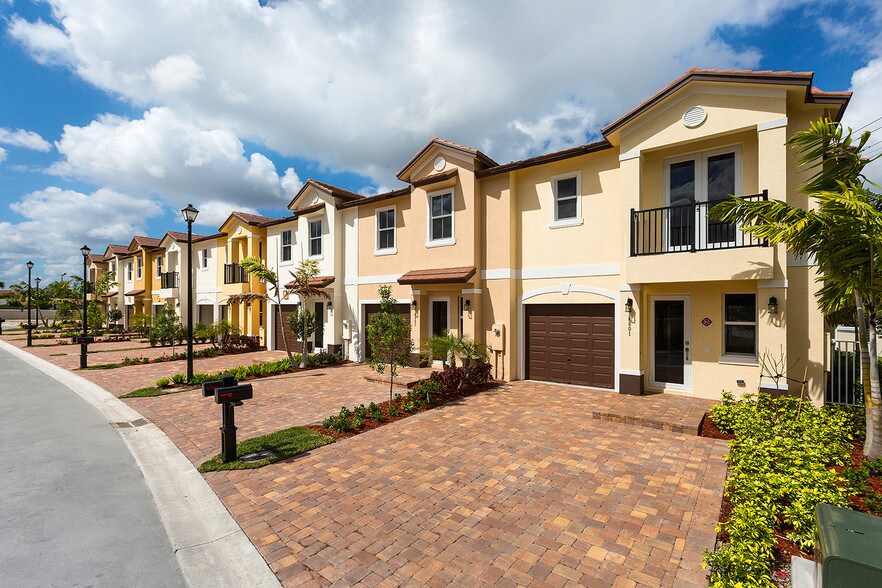 Building Photo - Emerald Landings
