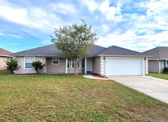 Building Photo - Cherokee Heights - 3 BR|2 BA w/ 2 Car Garage!