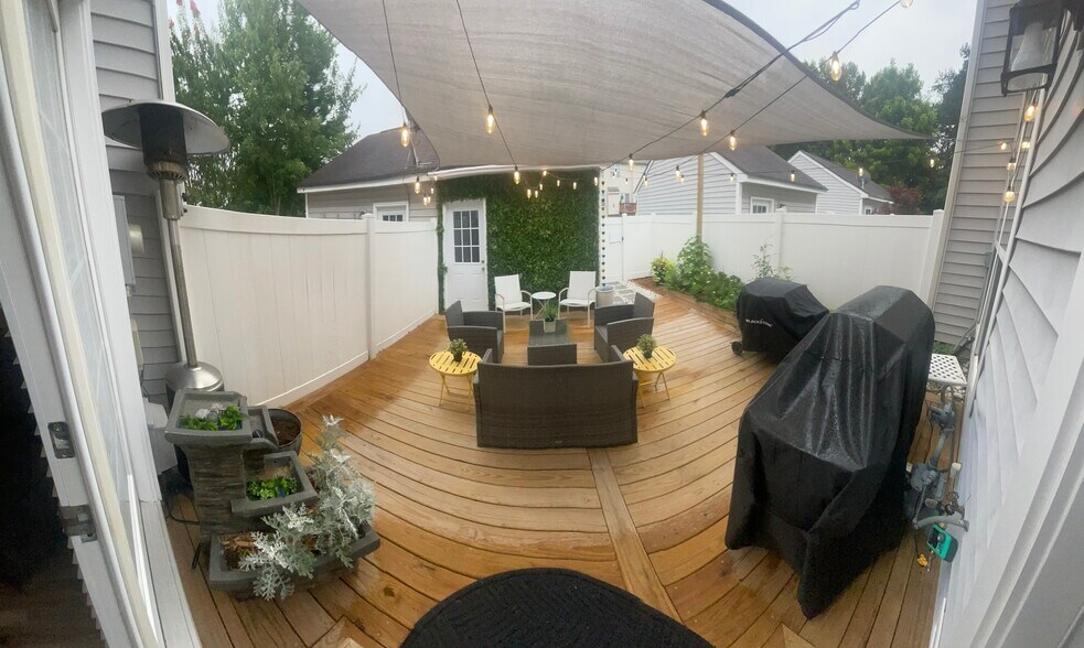 Amazing Courtyard with Garden - 12354 Swan Wings Pl