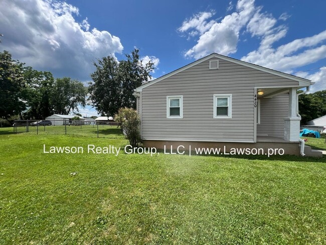 Building Photo - One Level Living with Nice Yard