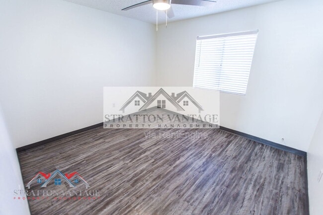 Building Photo - 2526 E Juanita Ave