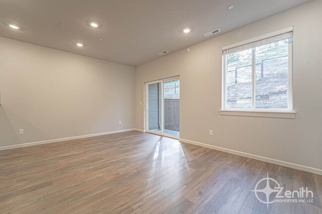 Building Photo - 4261 S Cloverhill Wy