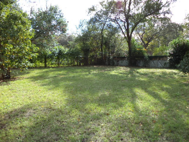 Building Photo - FOREST HILLS - FENCED YARD