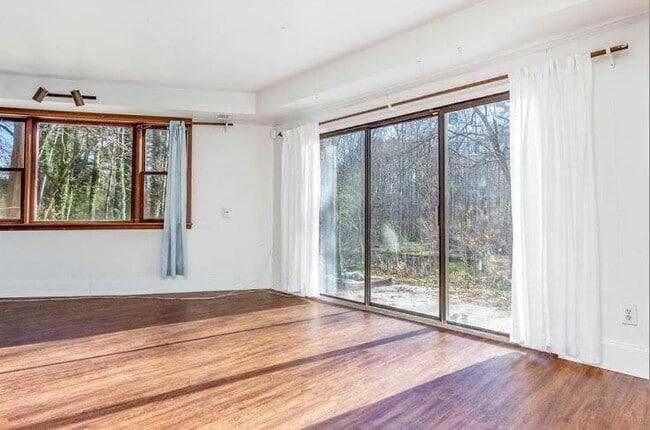 Building Photo - 1535 Twin Valley Trail