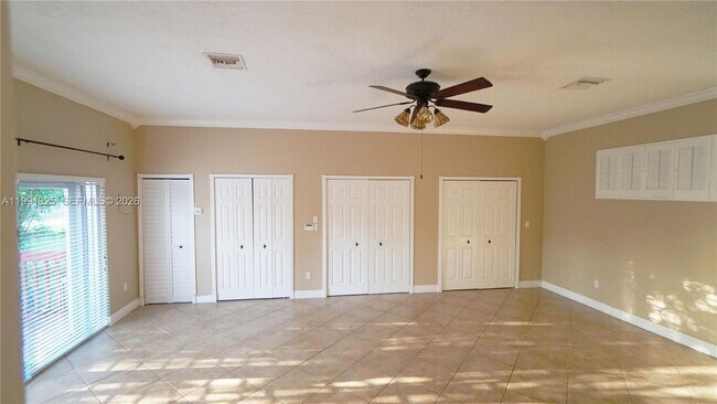 Building Photo - 9220 SW 103rd Ave