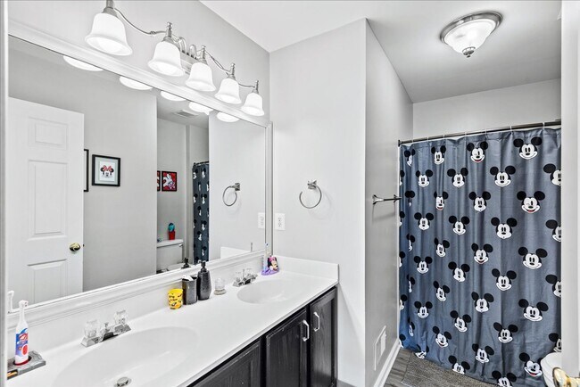 Building Photo - Beautiful 5-bedroom home close to VRE, I-95, shopping and much more!